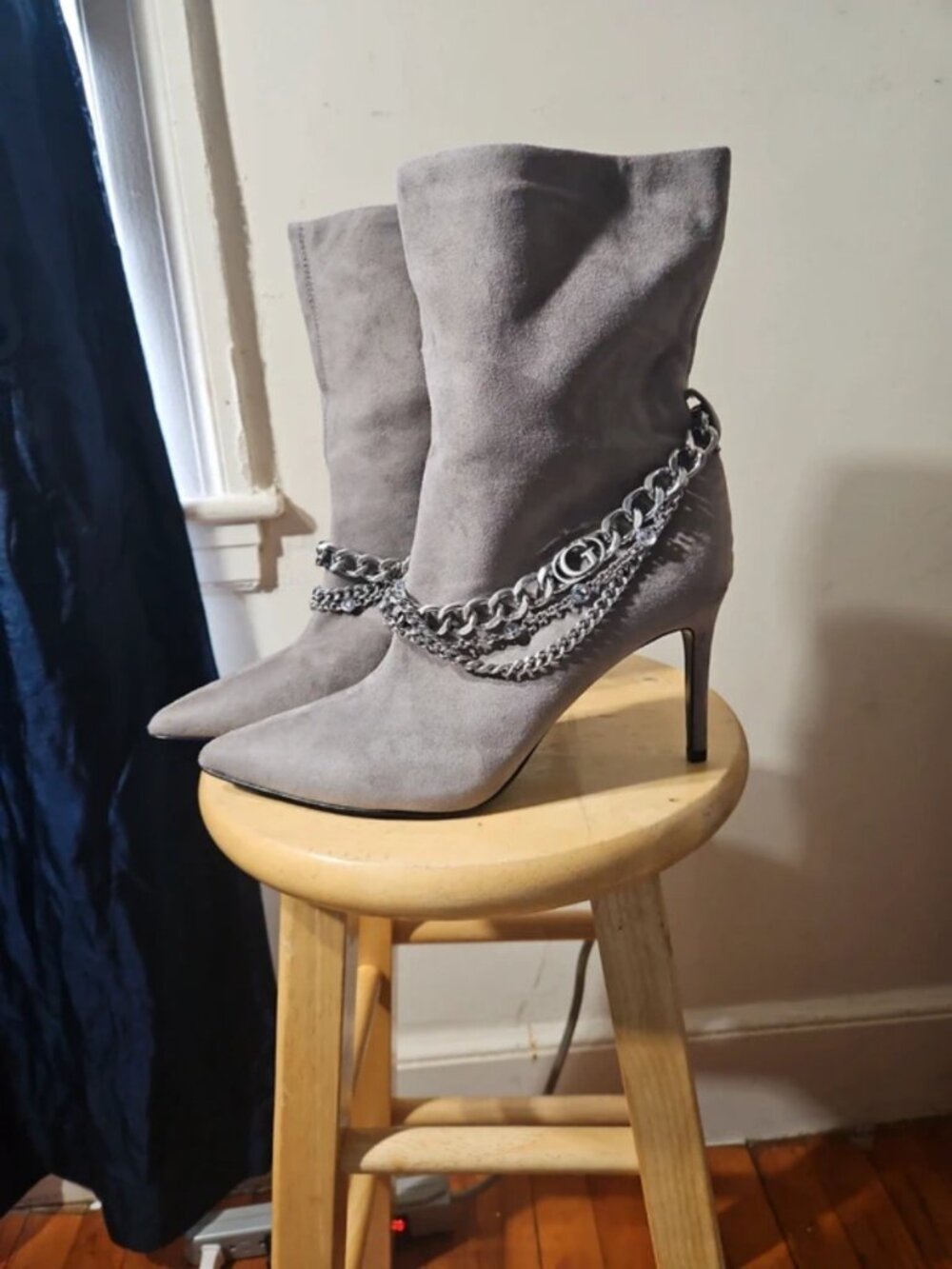GUESS heeled boots